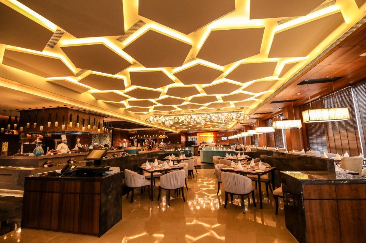 Radisson Blu Towers Kaushambi Delhi Ncr Hotell Ghaziabad Eksteriør bilde The interior of the restaurant