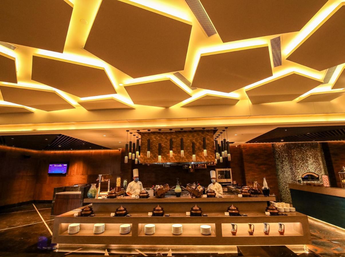 Radisson Blu Towers Kaushambi Delhi Ncr Hotell Ghaziabad Eksteriør bilde The interior of the lounge