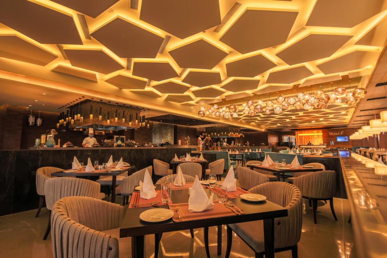 Radisson Blu Towers Kaushambi Delhi Ncr Hotell Ghaziabad Eksteriør bilde The interior of the restaurant
