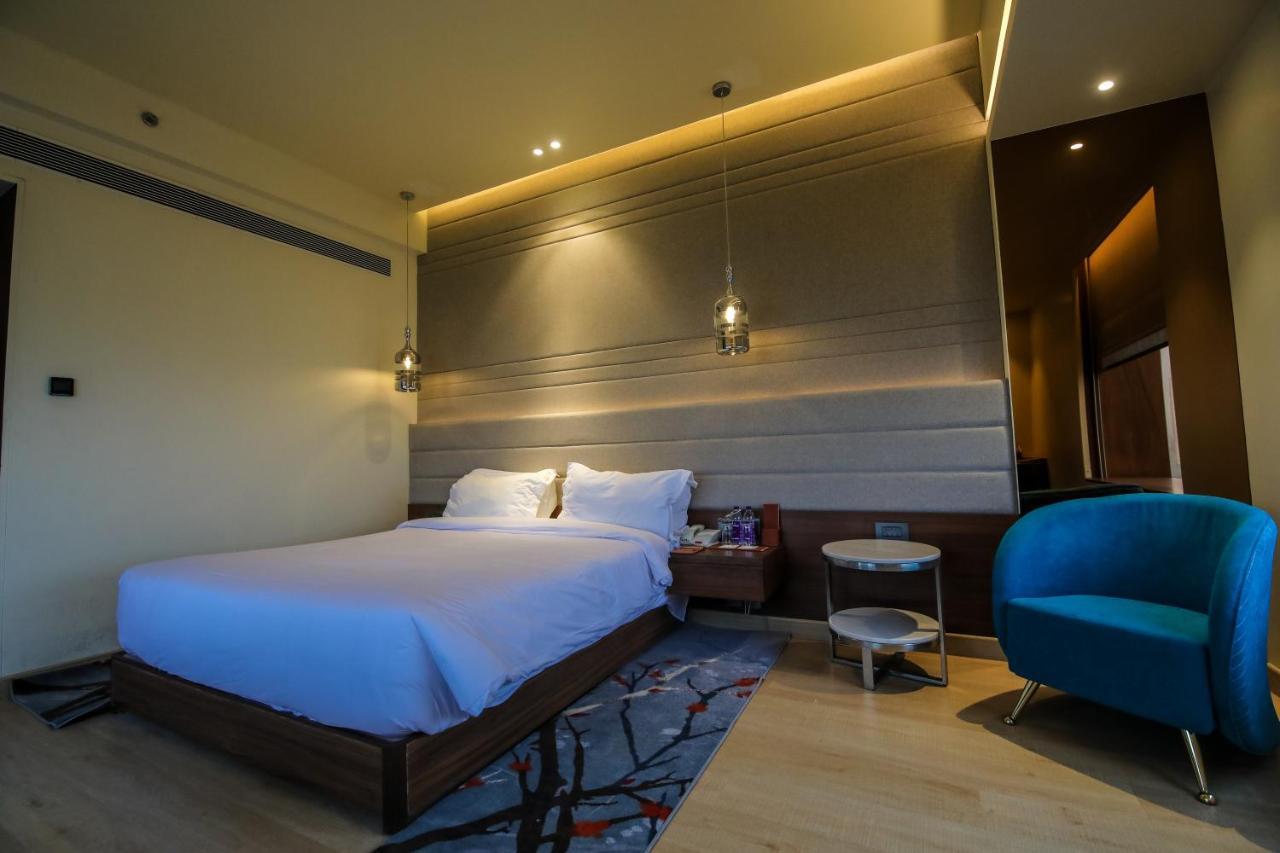 Radisson Blu Towers Kaushambi Delhi Ncr Hotell Ghaziabad Eksteriør bilde A room at the hotel