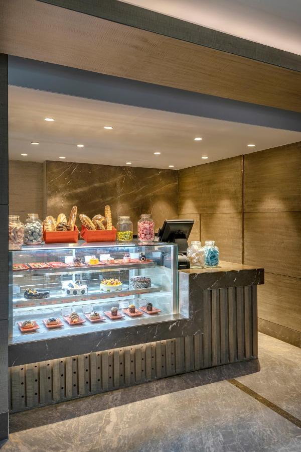 Radisson Blu Towers Kaushambi Delhi Ncr Hotell Ghaziabad Eksteriør bilde The Pastry Shop