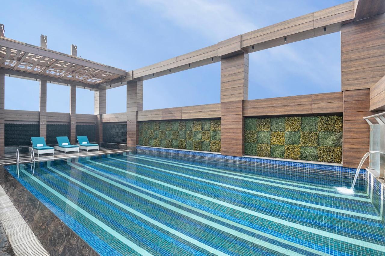 Radisson Blu Towers Kaushambi Delhi Ncr Hotell Ghaziabad Eksteriør bilde Rooftop pool