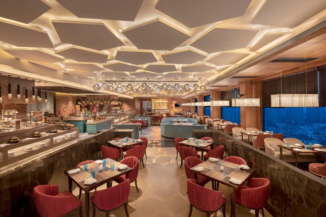 Radisson Blu Towers Kaushambi Delhi Ncr Hotell Ghaziabad Eksteriør bilde The restaurant