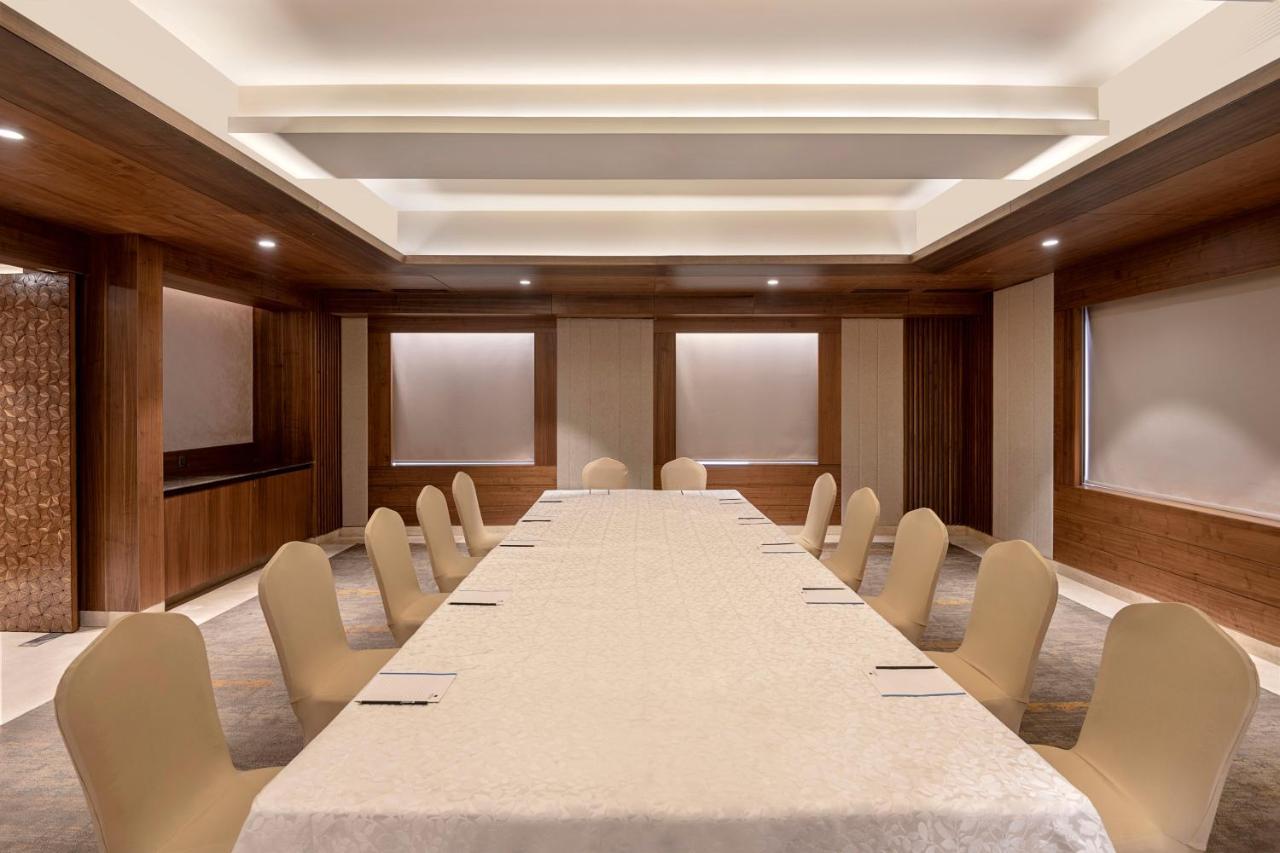 Radisson Blu Towers Kaushambi Delhi Ncr Hotell Ghaziabad Eksteriør bilde Boardroom