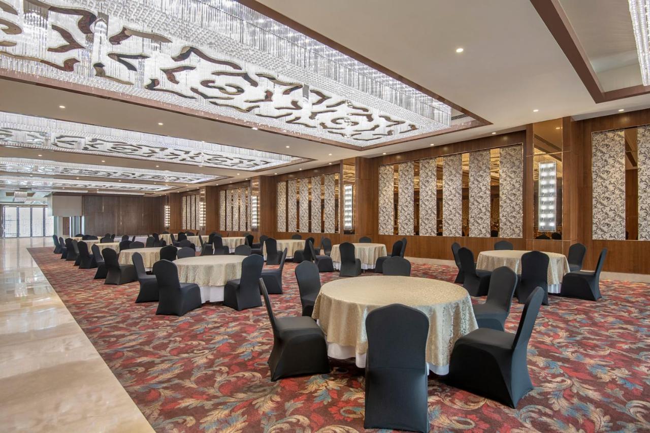 Radisson Blu Towers Kaushambi Delhi Ncr Hotell Ghaziabad Eksteriør bilde The ballroom