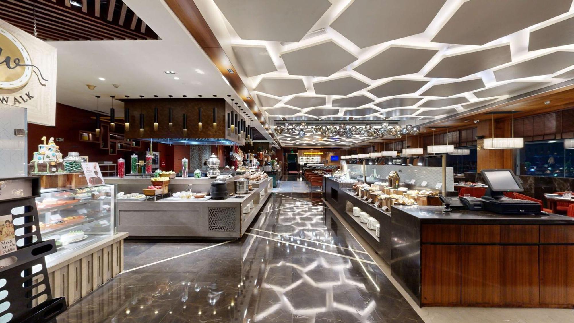 Radisson Blu Towers Kaushambi Delhi Ncr Hotell Ghaziabad Eksteriør bilde The buffet at the hotel