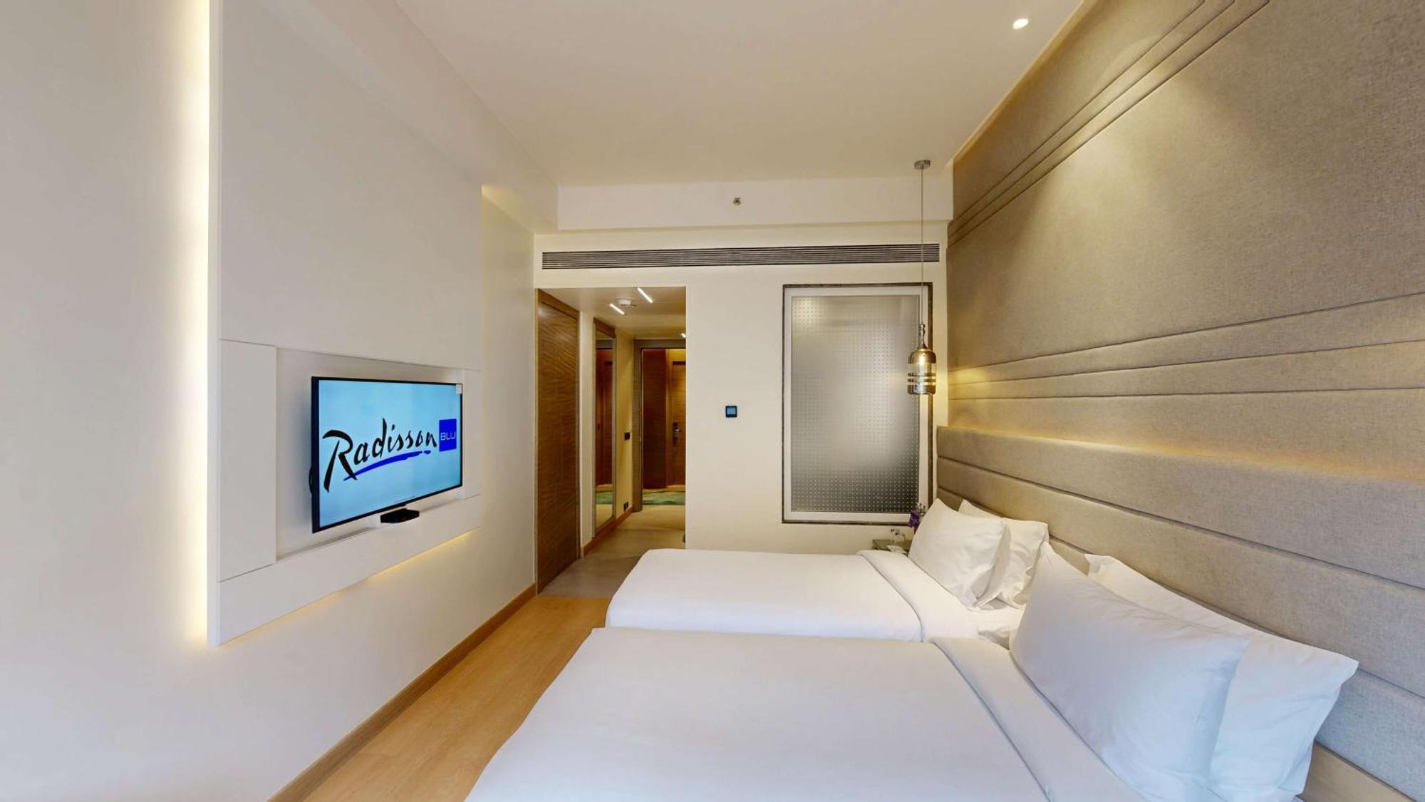 Radisson Blu Towers Kaushambi Delhi Ncr Hotell Ghaziabad Eksteriør bilde A room at Radisson Blu Hotel, Hyderabad